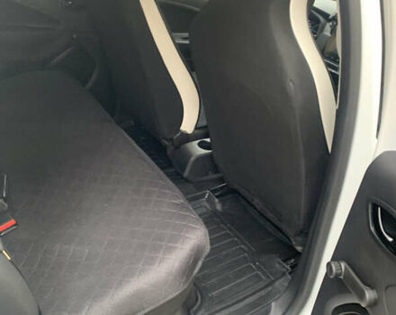 Белый Рено Зое, объемом двигателя 0 л и пробегом 29 тыс. км за 10900 $, фото 13 на Automoto.ua