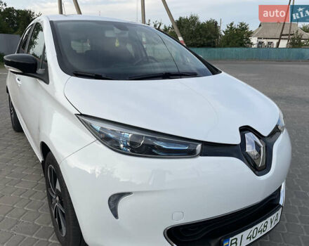 Белый Рено Зое, объемом двигателя 0 л и пробегом 84 тыс. км за 10300 $, фото 41 на Automoto.ua