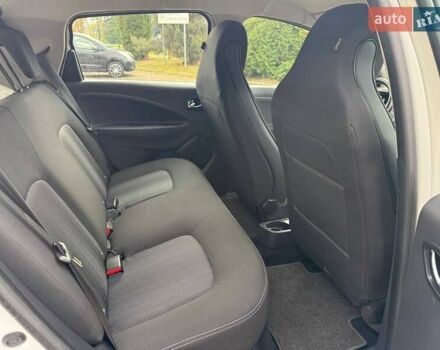 Белый Рено Зое, объемом двигателя 0 л и пробегом 62 тыс. км за 10350 $, фото 12 на Automoto.ua