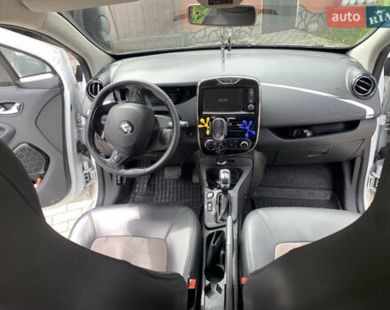Белый Рено Зое, объемом двигателя 0 л и пробегом 173 тыс. км за 9500 $, фото 6 на Automoto.ua