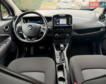 Белый Рено Зое, объемом двигателя 0 л и пробегом 62 тыс. км за 10350 $, фото 6 на Automoto.ua