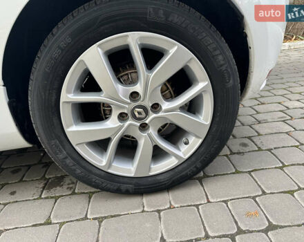Білий Рено Зое, об'ємом двигуна 0 л та пробігом 102 тис. км за 9500 $, фото 16 на Automoto.ua