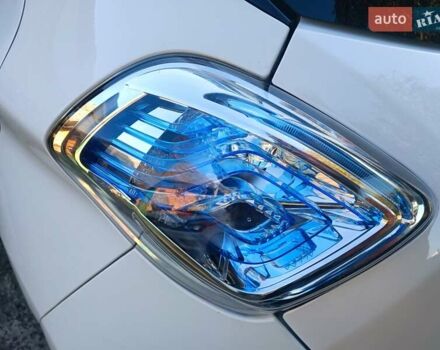 Белый Рено Зое, объемом двигателя 0 л и пробегом 65 тыс. км за 10250 $, фото 28 на Automoto.ua