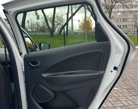 Белый Рено Зое, объемом двигателя 0 л и пробегом 93 тыс. км за 9999 $, фото 11 на Automoto.ua