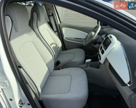 Белый Рено Зое, объемом двигателя 0 л и пробегом 112 тыс. км за 8900 $, фото 22 на Automoto.ua