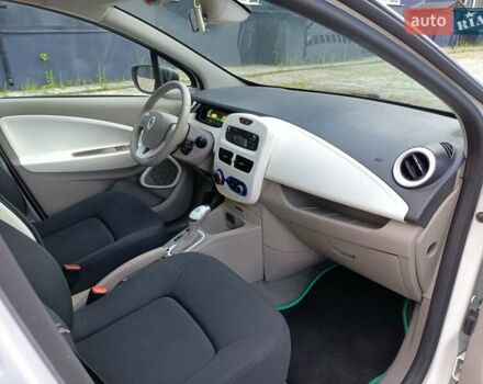 Белый Рено Зое, объемом двигателя 0 л и пробегом 19 тыс. км за 9950 $, фото 48 на Automoto.ua