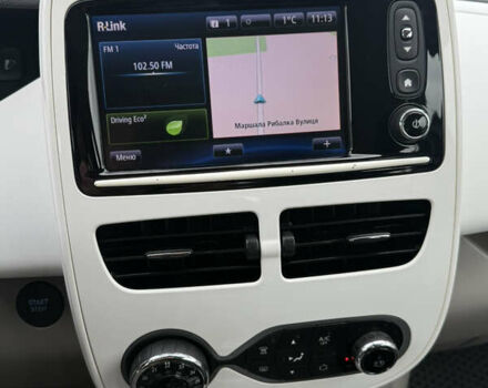 Білий Рено Зое, об'ємом двигуна 0 л та пробігом 46 тис. км за 10500 $, фото 11 на Automoto.ua
