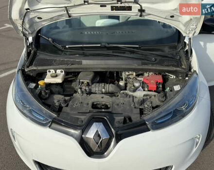 Белый Рено Зое, объемом двигателя 0 л и пробегом 112 тыс. км за 8900 $, фото 33 на Automoto.ua