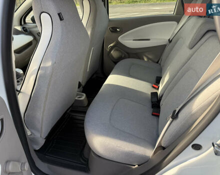 Белый Рено Зое, объемом двигателя 0 л и пробегом 112 тыс. км за 8900 $, фото 12 на Automoto.ua