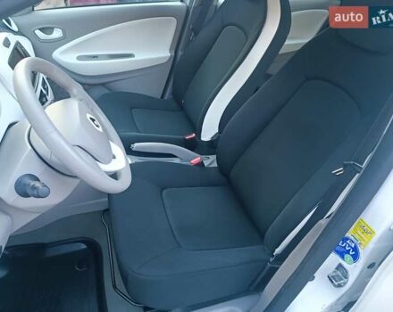 Белый Рено Зое, объемом двигателя 0 л и пробегом 65 тыс. км за 10250 $, фото 56 на Automoto.ua