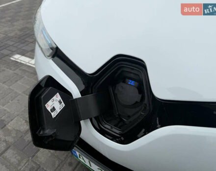 Белый Рено Зое, объемом двигателя 0 л и пробегом 40 тыс. км за 9999 $, фото 17 на Automoto.ua