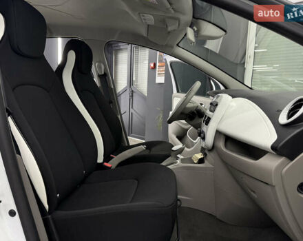 Белый Рено Зое, объемом двигателя 0 л и пробегом 53 тыс. км за 9900 $, фото 25 на Automoto.ua