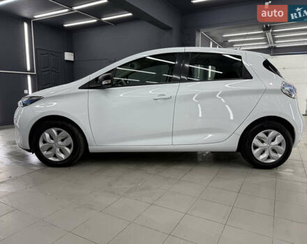 Белый Рено Зое, объемом двигателя 0 л и пробегом 53 тыс. км за 9900 $, фото 5 на Automoto.ua
