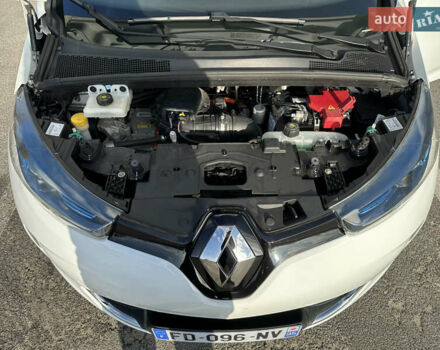Белый Рено Зое, объемом двигателя 0 л и пробегом 27 тыс. км за 11500 $, фото 35 на Automoto.ua