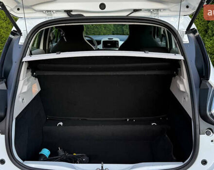 Белый Рено Зое, объемом двигателя 0 л и пробегом 38 тыс. км за 10200 $, фото 38 на Automoto.ua