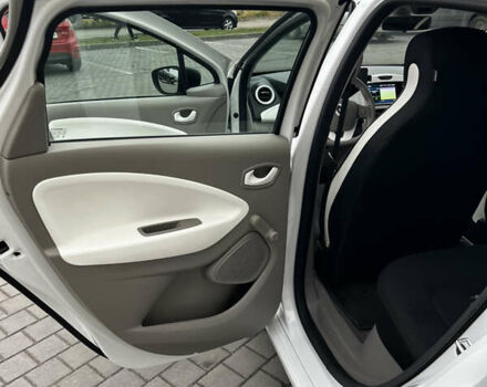 Білий Рено Зое, об'ємом двигуна 0 л та пробігом 109 тис. км за 8900 $, фото 28 на Automoto.ua