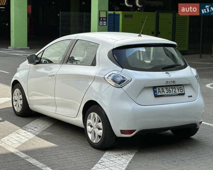 Белый Рено Зое, объемом двигателя 0 л и пробегом 59 тыс. км за 10500 $, фото 7 на Automoto.ua
