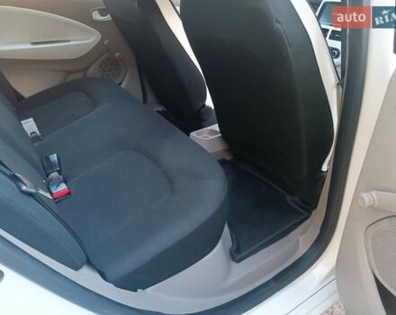 Белый Рено Зое, объемом двигателя 0 л и пробегом 65 тыс. км за 10250 $, фото 41 на Automoto.ua