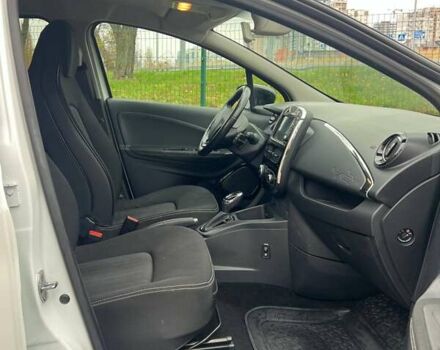 Белый Рено Зое, объемом двигателя 0 л и пробегом 93 тыс. км за 9999 $, фото 16 на Automoto.ua