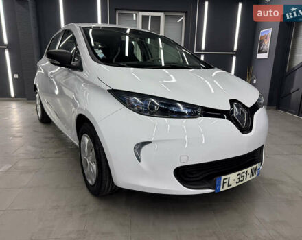 Белый Рено Зое, объемом двигателя 0 л и пробегом 53 тыс. км за 9900 $, фото 2 на Automoto.ua