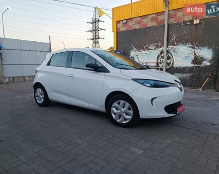 Белый Рено Зое, объемом двигателя 0 л и пробегом 65 тыс. км за 10250 $, фото 19 на Automoto.ua