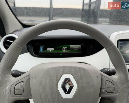 Белый Рено Зое, объемом двигателя 0 л и пробегом 40 тыс. км за 9999 $, фото 33 на Automoto.ua