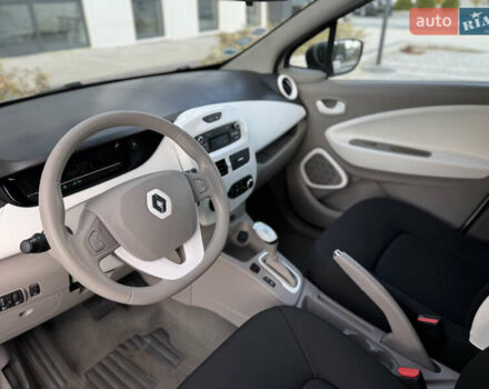 Белый Рено Зое, объемом двигателя 0 л и пробегом 67 тыс. км за 9500 $, фото 34 на Automoto.ua