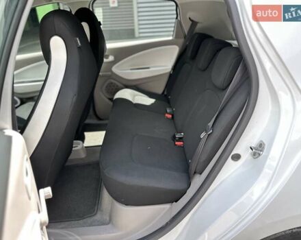 Белый Рено Зое, объемом двигателя 0 л и пробегом 59 тыс. км за 10500 $, фото 27 на Automoto.ua