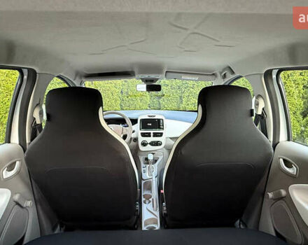 Белый Рено Зое, объемом двигателя 0 л и пробегом 38 тыс. км за 10200 $, фото 39 на Automoto.ua