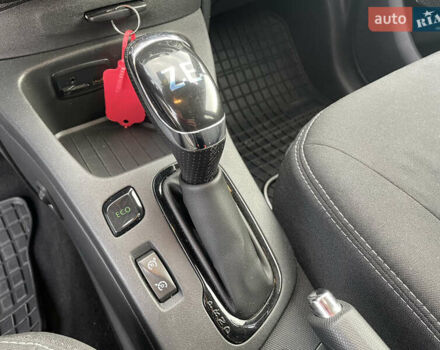 Белый Рено Зое, объемом двигателя 0 л и пробегом 84 тыс. км за 10300 $, фото 54 на Automoto.ua