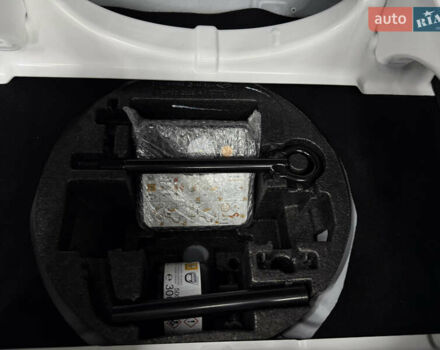Белый Рено Зое, объемом двигателя 0 л и пробегом 53 тыс. км за 9800 $, фото 21 на Automoto.ua