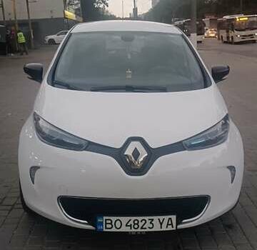 Белый Рено Зое, объемом двигателя 0 л и пробегом 145 тыс. км за 9599 $, фото 1 на Automoto.ua