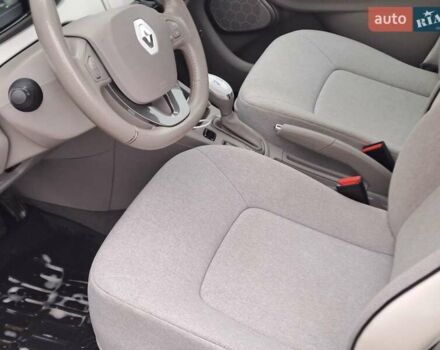 Белый Рено Зое, объемом двигателя 0 л и пробегом 116 тыс. км за 10640 $, фото 7 на Automoto.ua