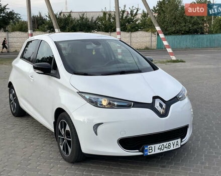Белый Рено Зое, объемом двигателя 0 л и пробегом 84 тыс. км за 10300 $, фото 77 на Automoto.ua