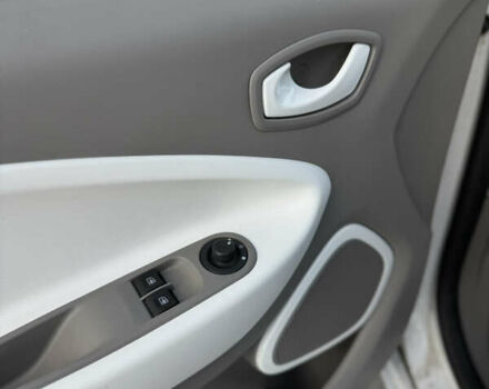 Белый Рено Зое, объемом двигателя 0 л и пробегом 67 тыс. км за 9500 $, фото 33 на Automoto.ua