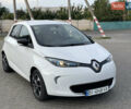 Белый Рено Зое, объемом двигателя 0 л и пробегом 84 тыс. км за 10300 $, фото 77 на Automoto.ua