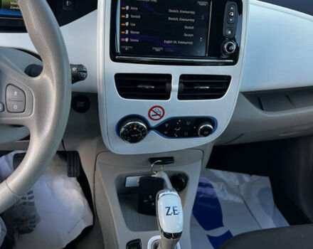 Белый Рено Зое, объемом двигателя 0 л и пробегом 84 тыс. км за 9700 $, фото 10 на Automoto.ua