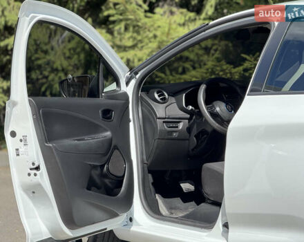 Белый Рено Зое, объемом двигателя 0 л и пробегом 44 тыс. км за 12999 $, фото 33 на Automoto.ua