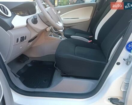 Белый Рено Зое, объемом двигателя 0 л и пробегом 65 тыс. км за 10250 $, фото 48 на Automoto.ua