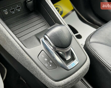 Белый Рено Зое, объемом двигателя 0 л и пробегом 120 тыс. км за 12999 $, фото 17 на Automoto.ua