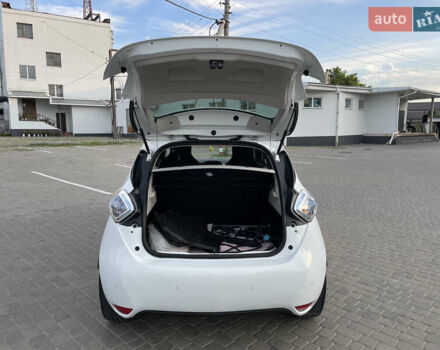 Белый Рено Зое, объемом двигателя 0 л и пробегом 84 тыс. км за 10300 $, фото 69 на Automoto.ua