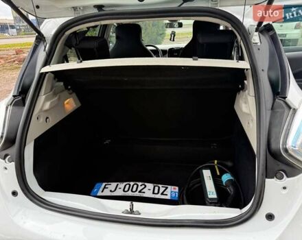 Белый Рено Зое, объемом двигателя 0 л и пробегом 62 тыс. км за 10350 $, фото 14 на Automoto.ua