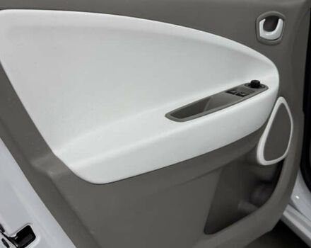 Белый Рено Зое, объемом двигателя 0 л и пробегом 21 тыс. км за 9950 $, фото 16 на Automoto.ua