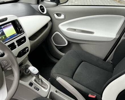 Білий Рено Зое, об'ємом двигуна 0 л та пробігом 109 тис. км за 8900 $, фото 26 на Automoto.ua