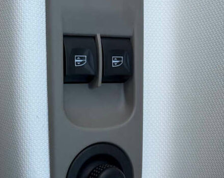 Белый Рено Зое, объемом двигателя 0 л и пробегом 38 тыс. км за 10200 $, фото 35 на Automoto.ua