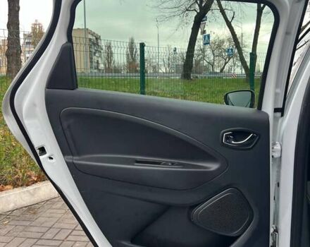 Белый Рено Зое, объемом двигателя 0 л и пробегом 93 тыс. км за 9999 $, фото 12 на Automoto.ua