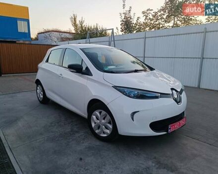 Белый Рено Зое, объемом двигателя 0 л и пробегом 65 тыс. км за 10250 $, фото 2 на Automoto.ua