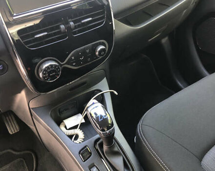 Білий Рено Зое, об'ємом двигуна 0 л та пробігом 50 тис. км за 9750 $, фото 20 на Automoto.ua