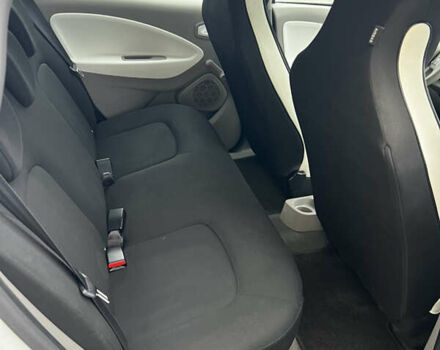 Білий Рено Зое, об'ємом двигуна 0 л та пробігом 109 тис. км за 8900 $, фото 34 на Automoto.ua