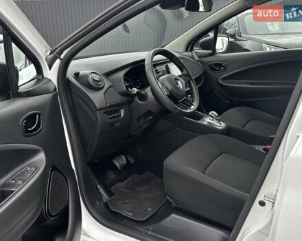 Белый Рено Зое, объемом двигателя 0 л и пробегом 68 тыс. км за 11499 $, фото 29 на Automoto.ua